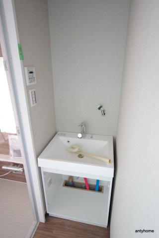 ファーストフィオーレ江坂ウエスト　仲介手数料無料の洗面所