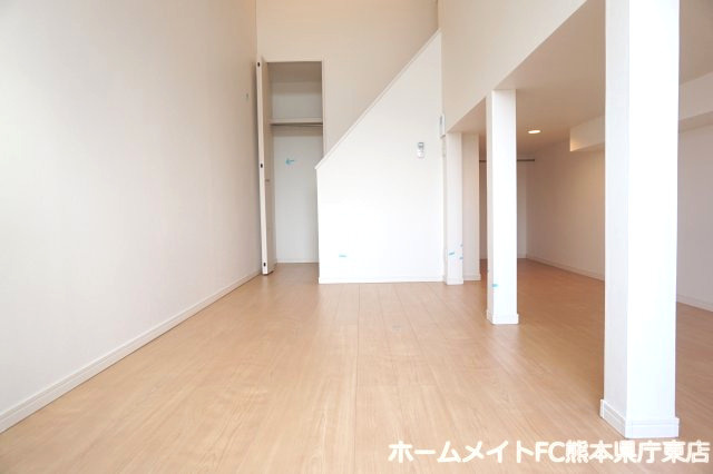 熊本市中央区琴平１丁目のアパートの居間・リビング