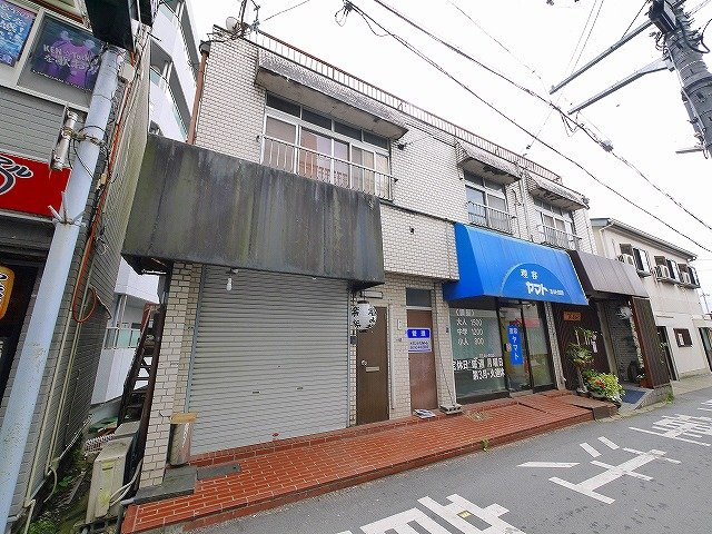 富雄貸店舗・事務所の外観|物件の外観です