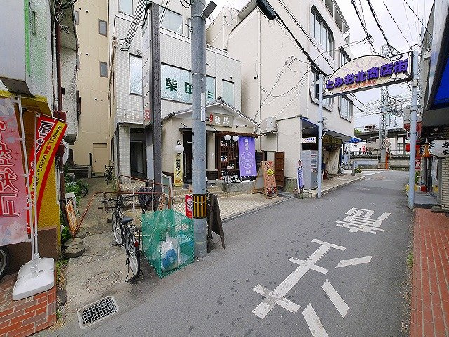富雄貸店舗・事務所の周辺|周辺道路です