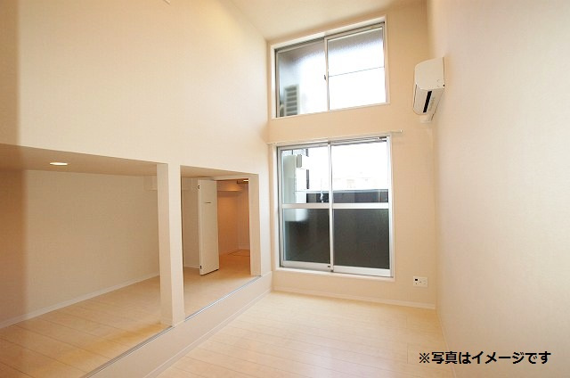 熊本市中央区琴平１丁目のアパートの居間・リビング