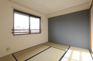 【和室】 | ロイヤルガーデン上牧Ｂ棟 | 日本らしい落ち着いた雰囲気の和室です