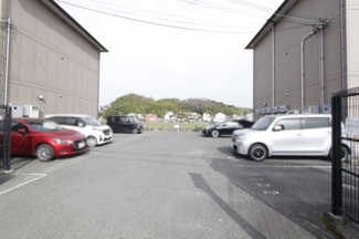 【駐車場】 | ロイヤルガーデン上牧Ｂ棟 | 駐車場があります