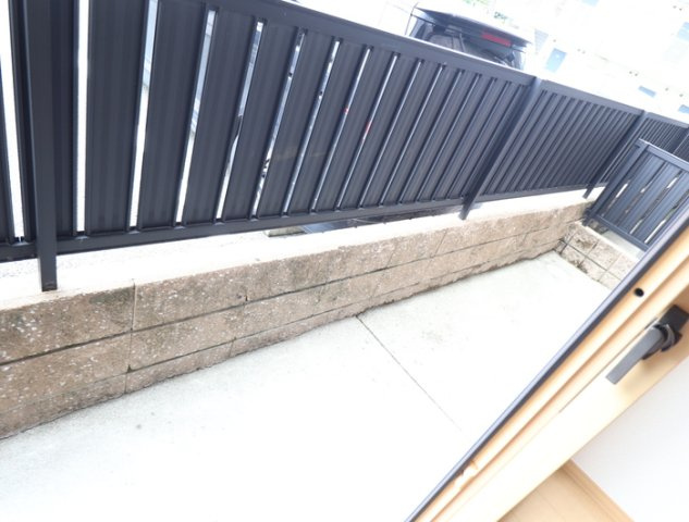 熊本市東区長嶺東９丁目のアパートのバルコニー