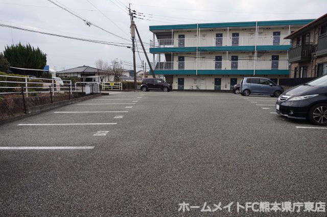 熊本市東区長嶺東９丁目のアパートの駐車場