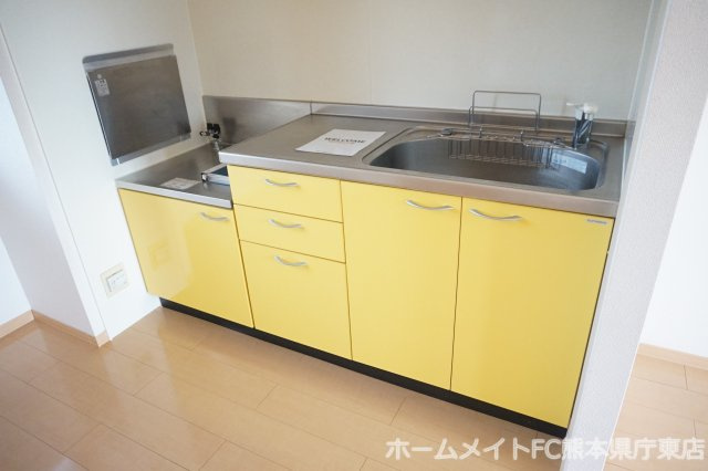 熊本市東区長嶺東９丁目のアパートのキッチン