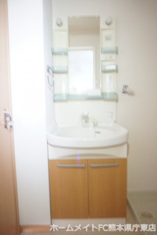 熊本市東区長嶺東９丁目のアパートの独立洗面台