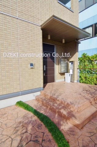 アムール赤山のエントランス