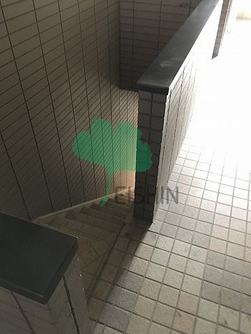 オフィシャル県庁前のエントランス