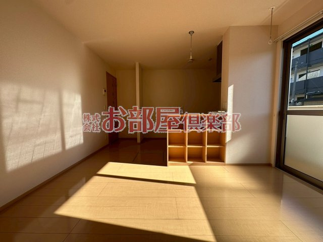 サンライズ御井の居間・リビング|こちらのリビングで趣味の時間をお楽しみください