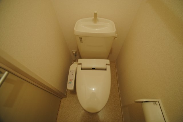 シュティッヒパルメのトイレ|落ち着いた色調のトイレです