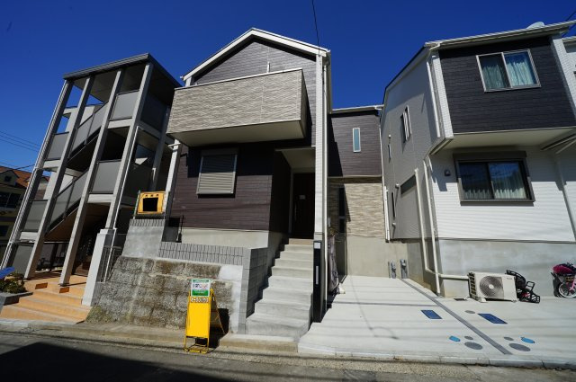 教育環境が整い、横浜駅・都心へアクセス良好！リビング１８帖の３LDK♪保土ヶ谷区常盤台　全２棟新築戸建ての外観