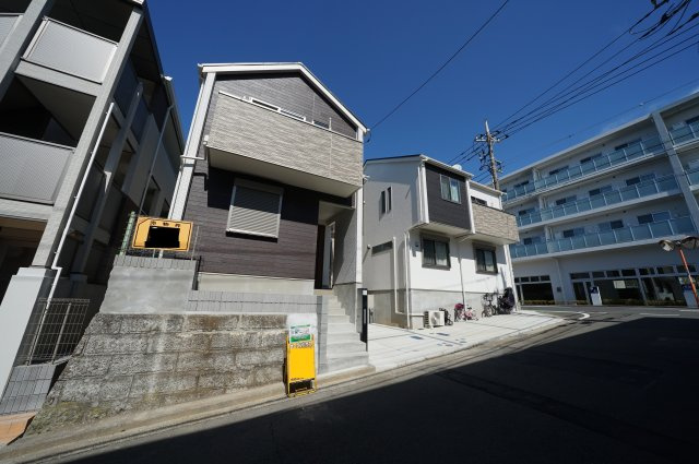 教育環境が整い、横浜駅・都心へアクセス良好！リビング１８帖の３LDK♪保土ヶ谷区常盤台　全２棟新築戸建ての外観
