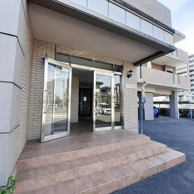 熊本市南区近見６丁目の賃貸マンションのエントランス