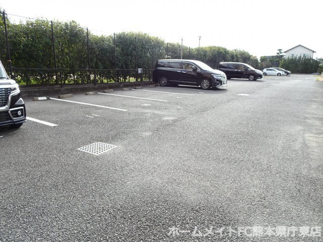 熊本市南区近見６丁目の賃貸マンションの駐車場