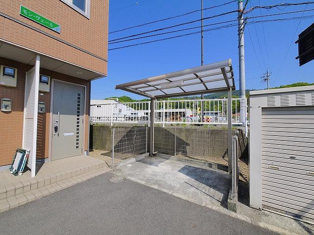 モン・ヴェールFのその他共用部分|屋根付きの駐輪場です