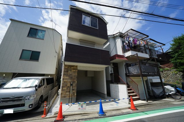 教育環境が整い、お子様にも安心の住環境！保土ヶ谷駅徒歩１０分♪保土ヶ谷区岩井町　新築戸建ての外観