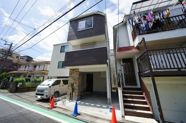 教育環境が整い、お子様にも安心の住環境！保土ヶ谷駅徒歩１０分♪保土ヶ谷区岩井町　新築戸建ての外観