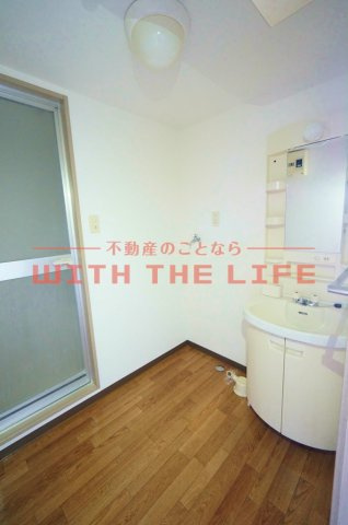 サンフラワー津福【キャッシュバック対象物件】の洗面所|ゆったりとスペースのある洗面所