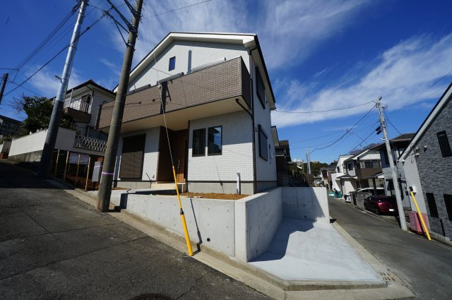 保土ヶ谷区峰沢町　新築戸建ての外観