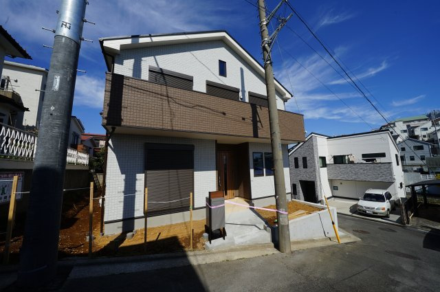 保土ヶ谷区峰沢町　新築戸建ての外観