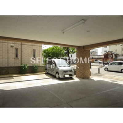 【駐車場】 | シャトレー康生ツインズ南館 | 駐車場に車を止められます