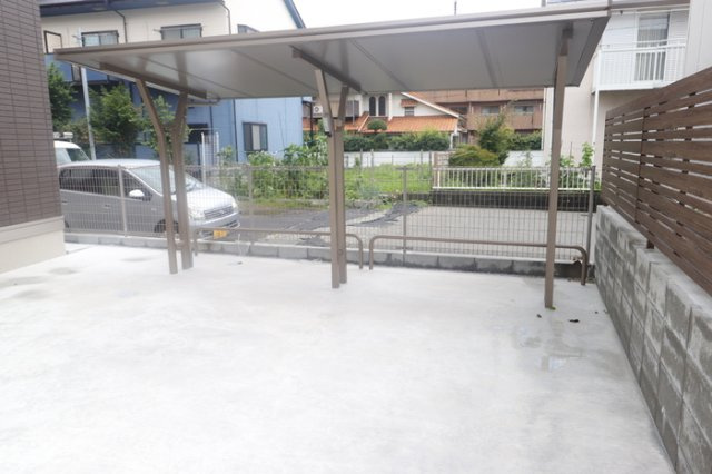 モンテベール南風の駐車場