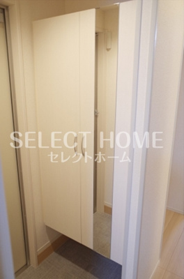 【玄関】 | ハイツ岡崎柱 東棟 | 同型タイプ収納もある玄関です