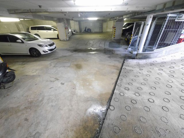 パールシティ王子公園の駐車場|地下駐車場（車高制限有り）