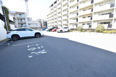 【駐車場】 | ジオ千里竹見台 | 駐車場に車を止められます