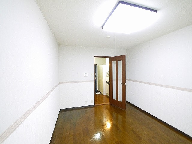 ラ・ベルメイゾンの洋室|ゆったりした洋室です