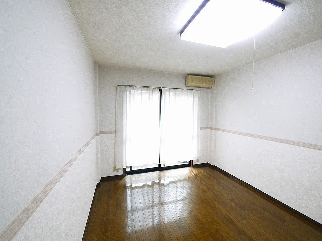 ラ・ベルメイゾンの洋室|広々とした洋室です