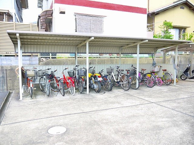 パークハイム21のその他共用部分|ゆったりとした駐輪スペース。