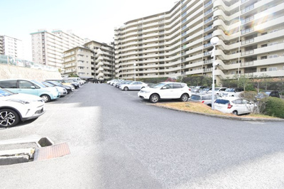 【駐車場】 | 【ルーフテラス付き】藤和千里ハイタウン