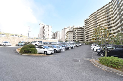 【駐車場】 | 【ルーフテラス付き】藤和千里ハイタウン