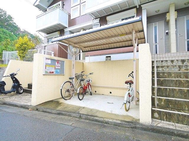 アンソレイエ・コリーヌのその他共用部分|自転車置き場