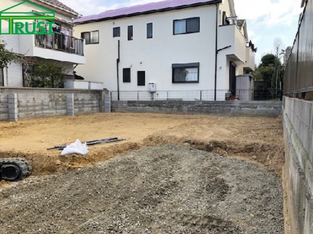 明石松が丘Ⅶの前面道路含む現地写真|約42坪のすっきりとした土地です。.1.24