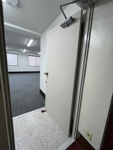 今井ビルの玄関