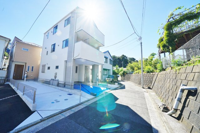 今井小学校徒歩５分！17.6帖の開放感のあるリビング♪３ＳＬＤＫ！保土ヶ谷区今井町　全４棟新築戸建ての前面道路含む現地写真
