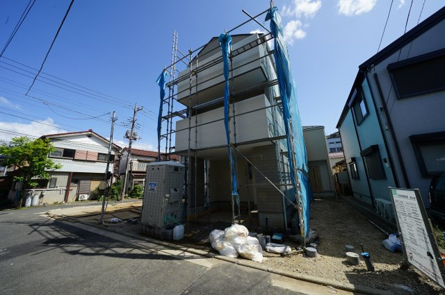 今井小学校徒歩５分！カースペース２台、ロフト付17.4帖の開放感のあるリビング♪保土ヶ谷区今井町　全４棟新築戸建ての外観
