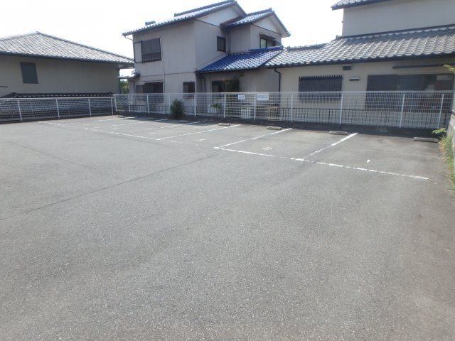 僚蘭舎の駐車場