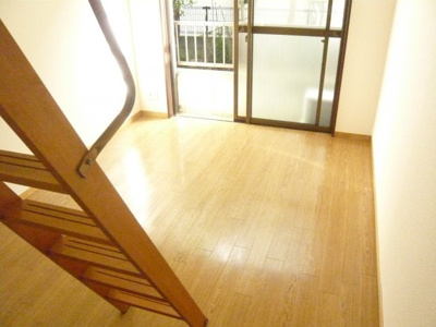 【居間・リビング】 | センチュリーシオン国立 | 写真は１階のものです