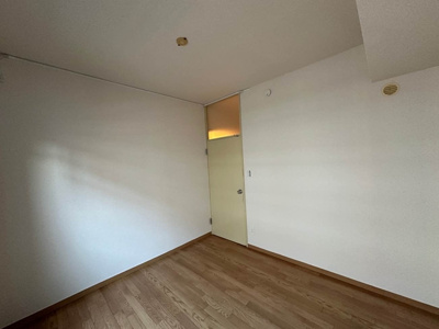 【洋室】 | シャトレー日吉 | 洋室4.8帖☆窓側からの眺めです☆子供部屋や書斎など多用途に使えそうなお部屋です☆