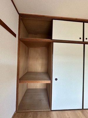 【収納】 | シャトレー日吉 | 洋室6帖のお部屋にある収納スペースです！天井高の奥行きのある収納スペースで荷物をたっぷり収納できます☆