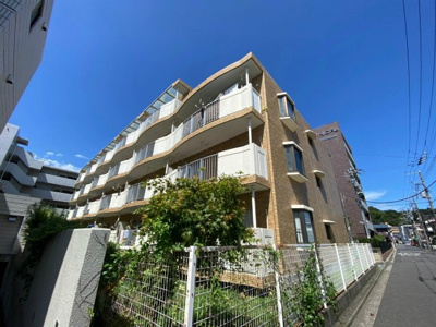 【外観】 | シャトレー日吉 | 複数沿線利用できる「日吉」駅まで徒歩圏内！コンビニやドラッグストア、スーパーが近くて便利な立地の4階建てマンションです☆