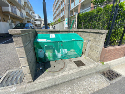 【その他共用部分】 | シャトレー日吉 | 敷地内ごみ置き場でごみ出しもらくらく～♪忙しい社会人さんや主婦さんにもうってつけ！