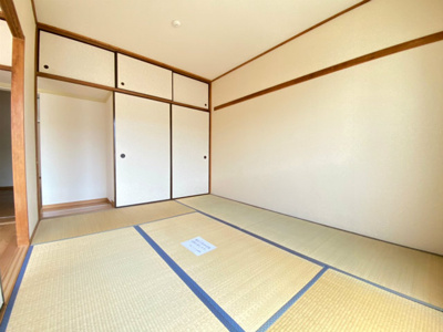 【和室】 | シャトレー日吉 | 南向き和室6帖☆天袋付き押入れがあります♪寝具をすっきり収納できるので和室は寝室にもオススメ☆