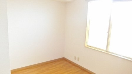 ウィズ北方の寝室|室内明るいです。