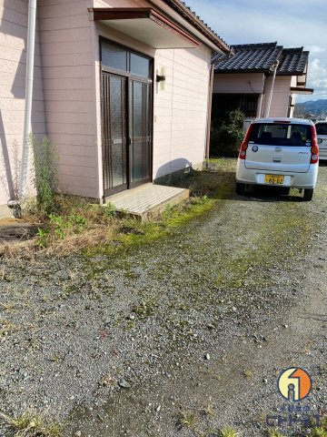 立山一戸建ての駐車場|車を止めるスペースもあります
