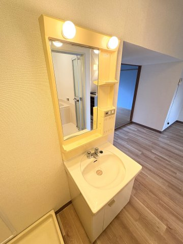 サンライズNの独立洗面台|写真は同建物の別部屋を参考に掲載しております。